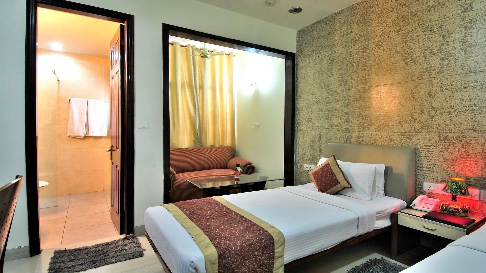 Cosy Grand, Chanakyapuri By The Cosy Hotels New Delhi 4*,